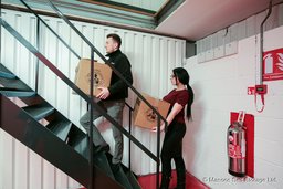 Innerbetrieblicher Transport vor der Installation des Lastenaufzugs ESCORTA.